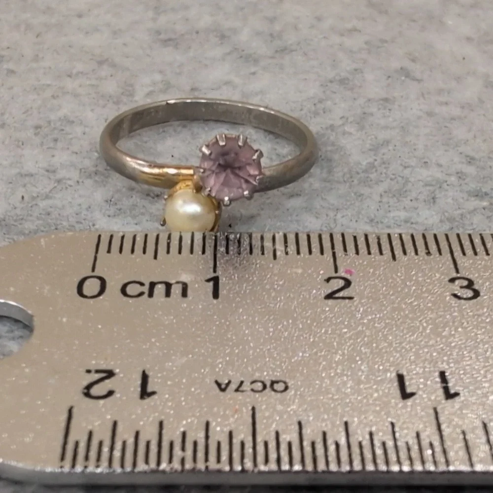 Vintage Silver Tone Ring with Faux‎ Pink Stone and Pearl Accent Women's Jewelry - Picture 2 of 3